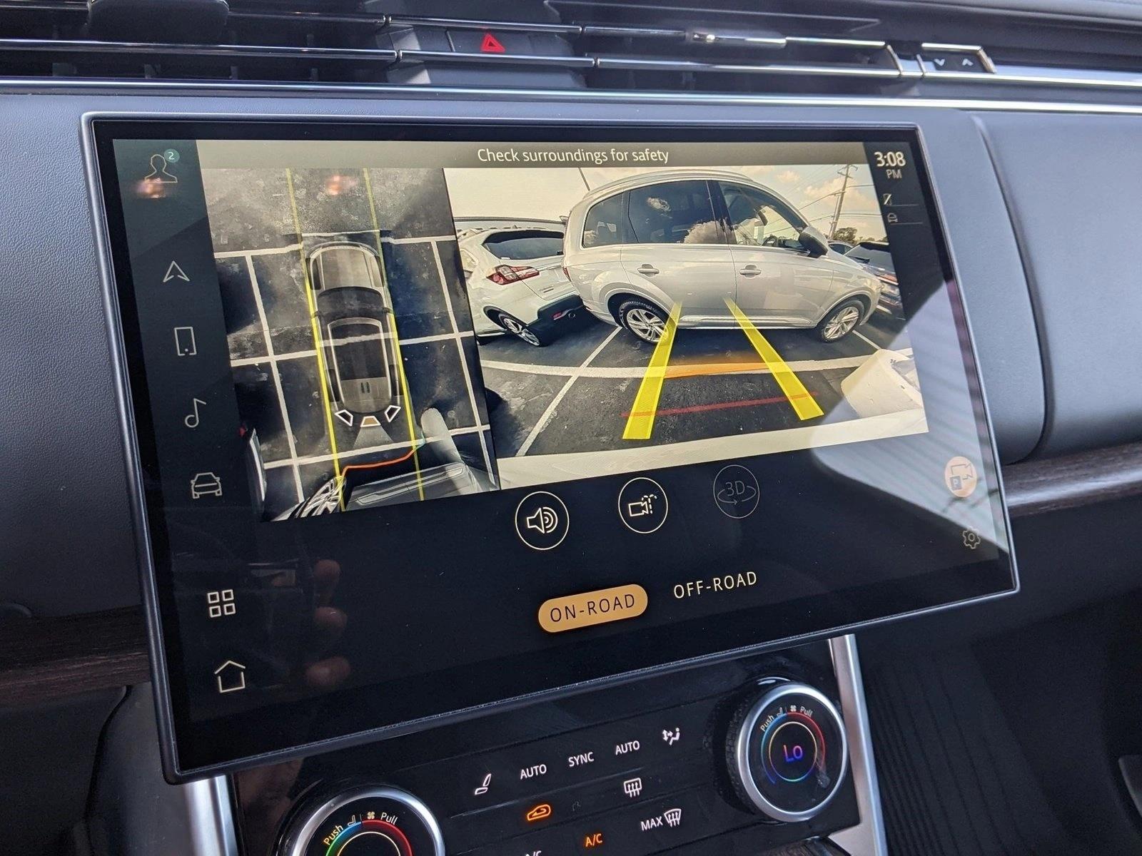 2023 Land Rover Range Rover SE photo 12