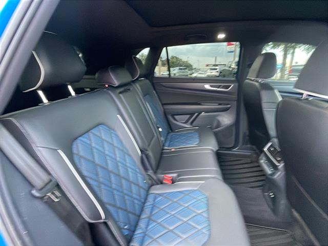 2024 Volkswagen Atlas Cross Sport SEL Premium R-Line photo 10