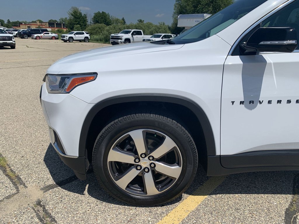 Used 2019 Chevrolet Traverse 3LT with VIN 1GNEVHKW0KJ159984 for sale in Watertown, WI