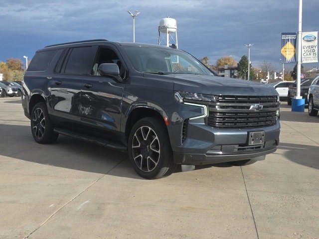 2021 Chevrolet Suburban RST photo 2