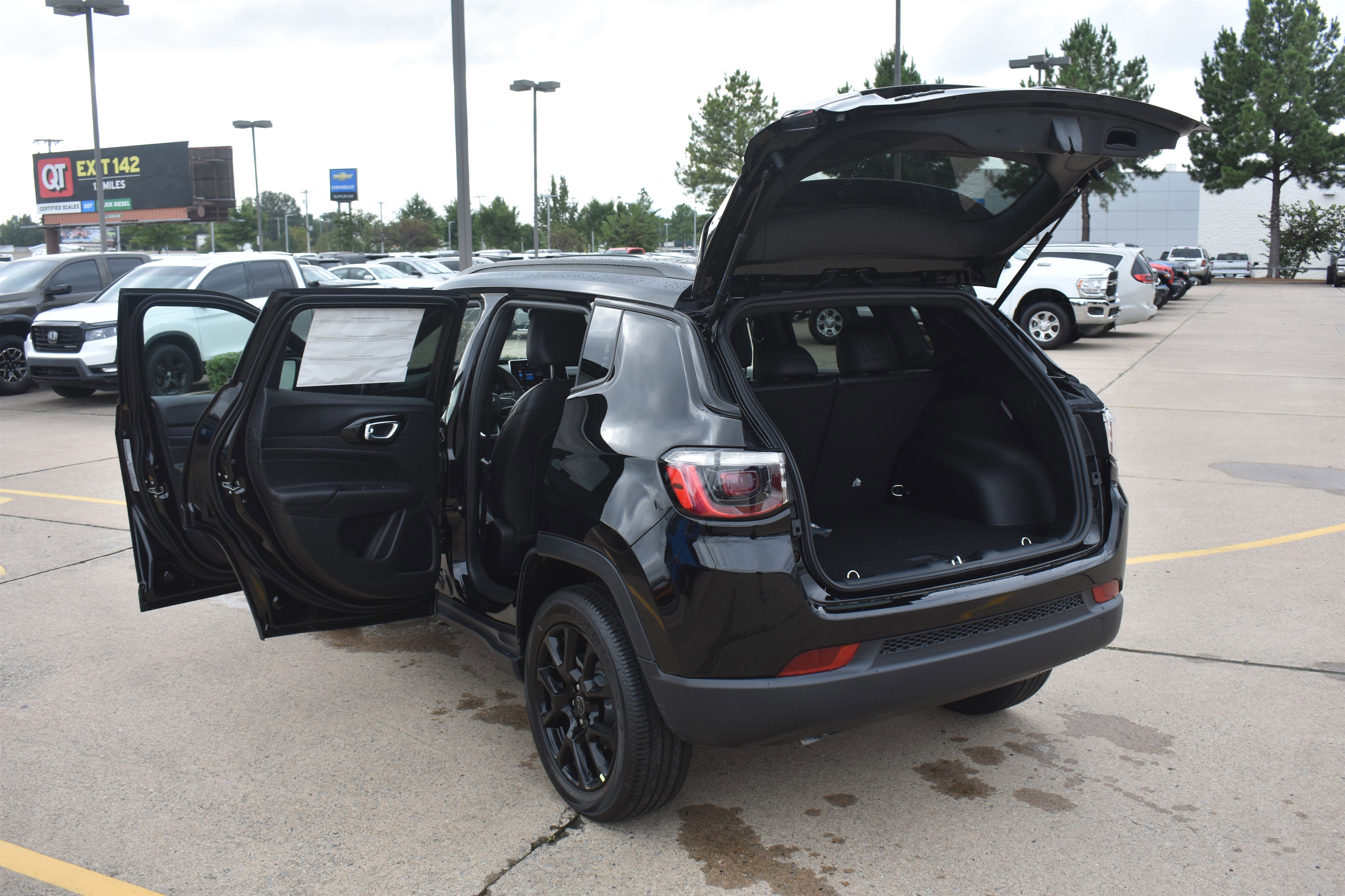 2026 Jeep Compass Latitude Altitude photo 6