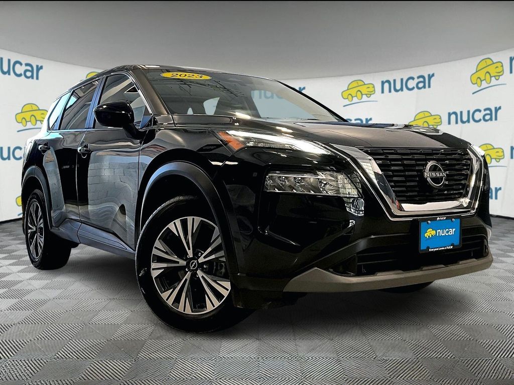 2023 Nissan Rogue SV's photo