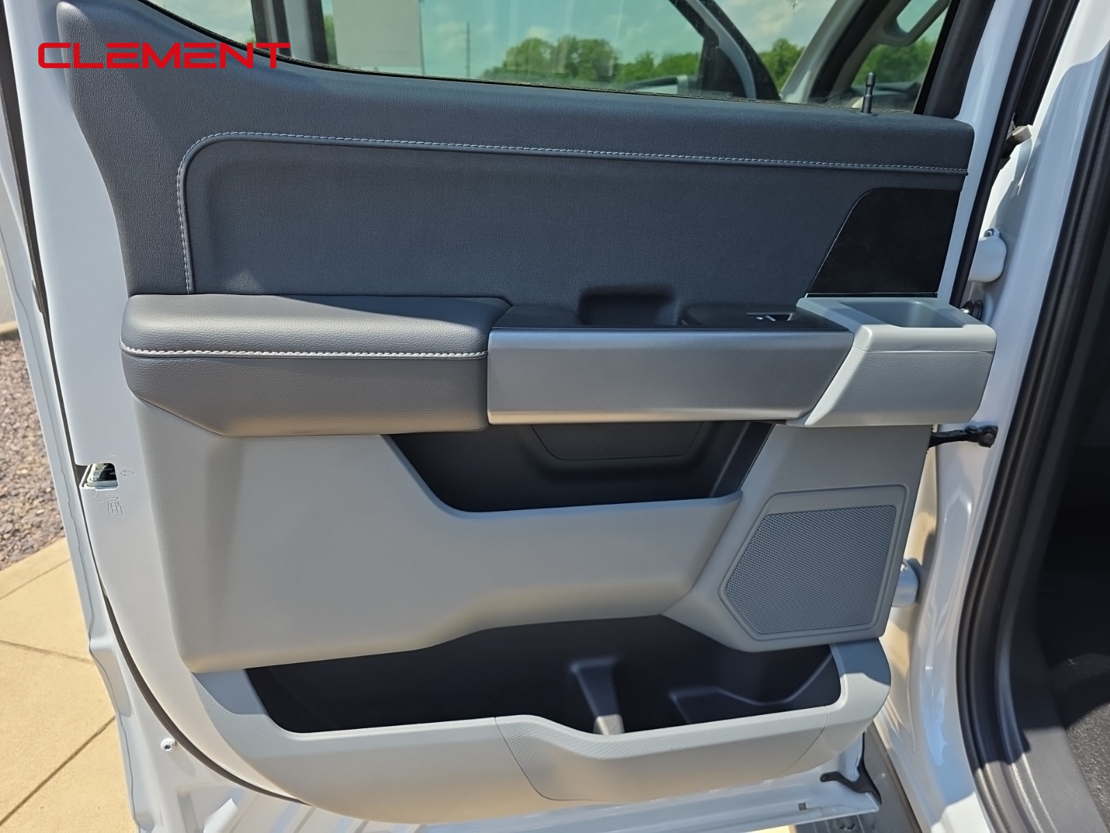 2025 Ford F-150 Lightning XLT photo 19
