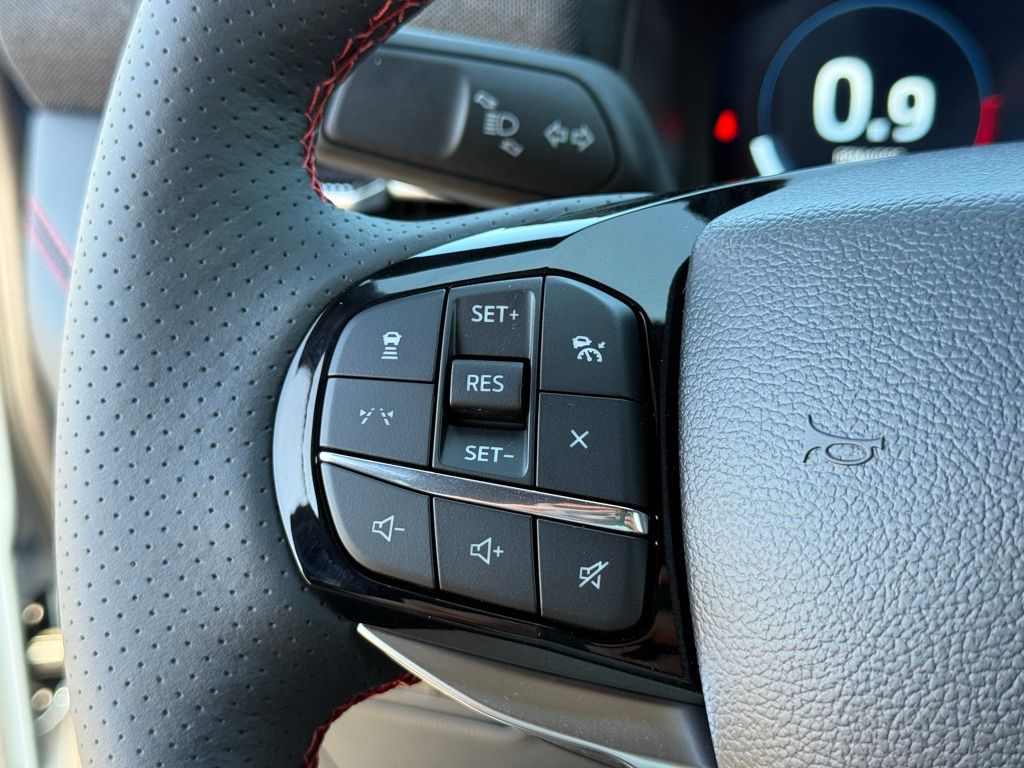 2025 Ford Explorer ST-Line photo 13