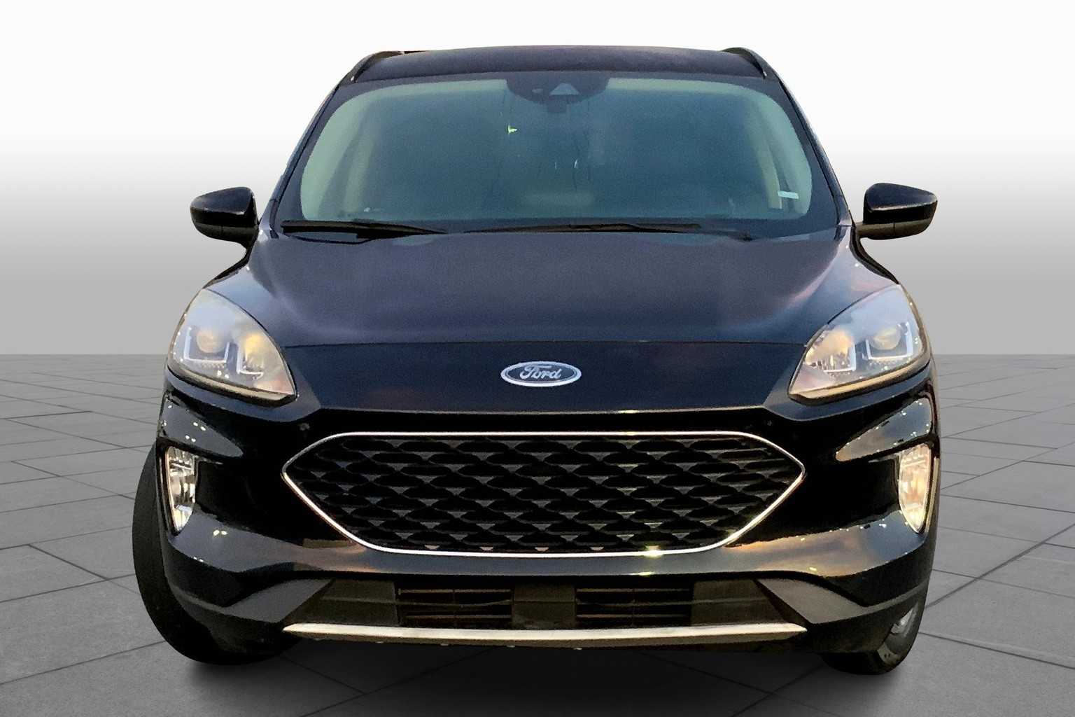 2020 Ford Escape SEL photo 3