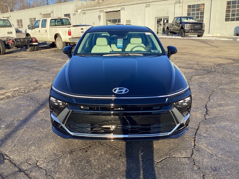 2025 Hyundai Sonata Hybrid SEL photo 2