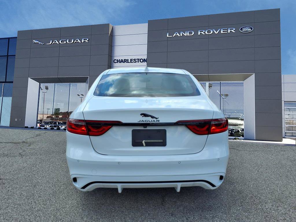 2024 Jaguar XF P300 R-Dynamic SE photo 4