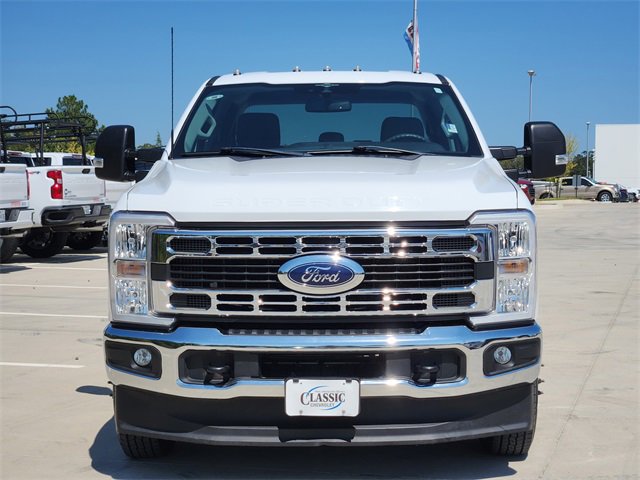 2023 Ford F-350 XLT photo 2