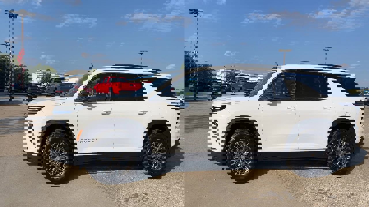 2025 Chevrolet Traverse photo 4