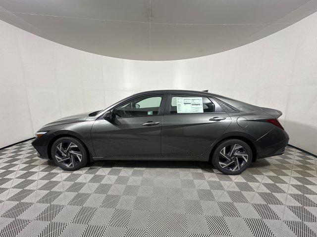 2025 Hyundai Elantra SEL Sport photo 4