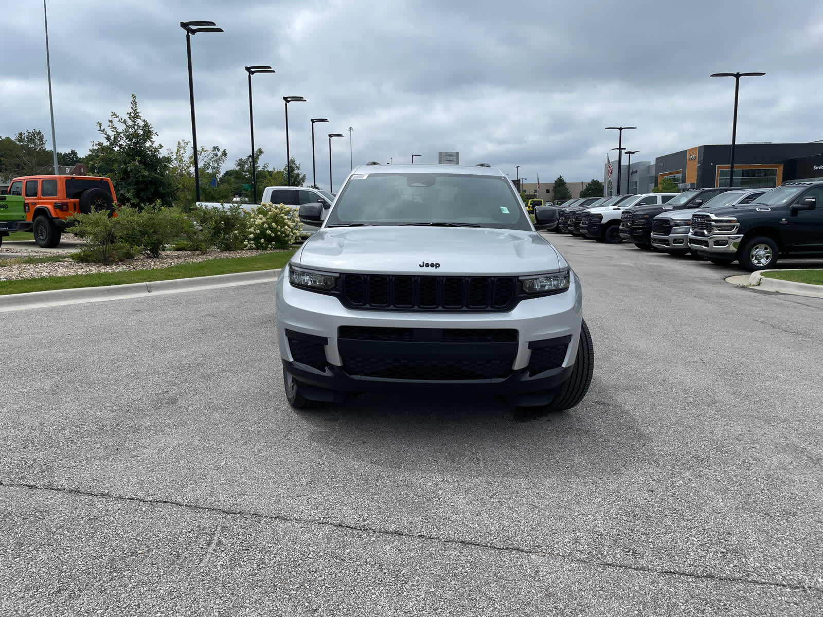 2025 Jeep Grand Cherokee Altitude X photo 3