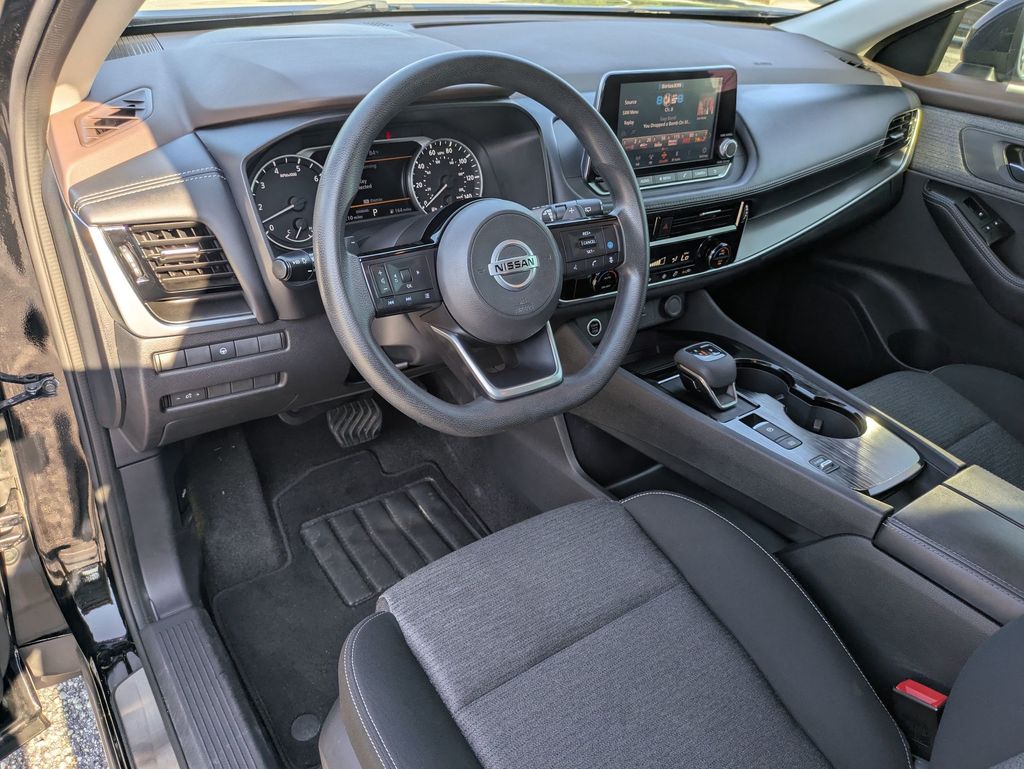 2021 Nissan Rogue SV photo 11
