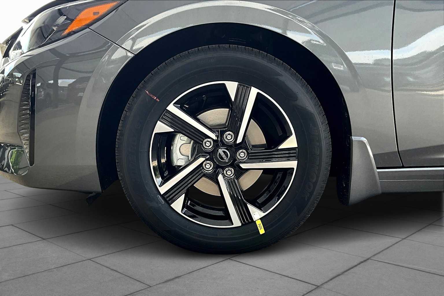 2025 Nissan Sentra SV photo 9