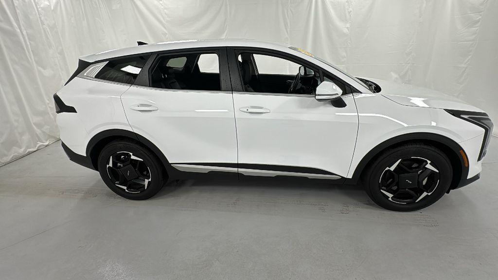 2026 Kia Sportage EX photo 2