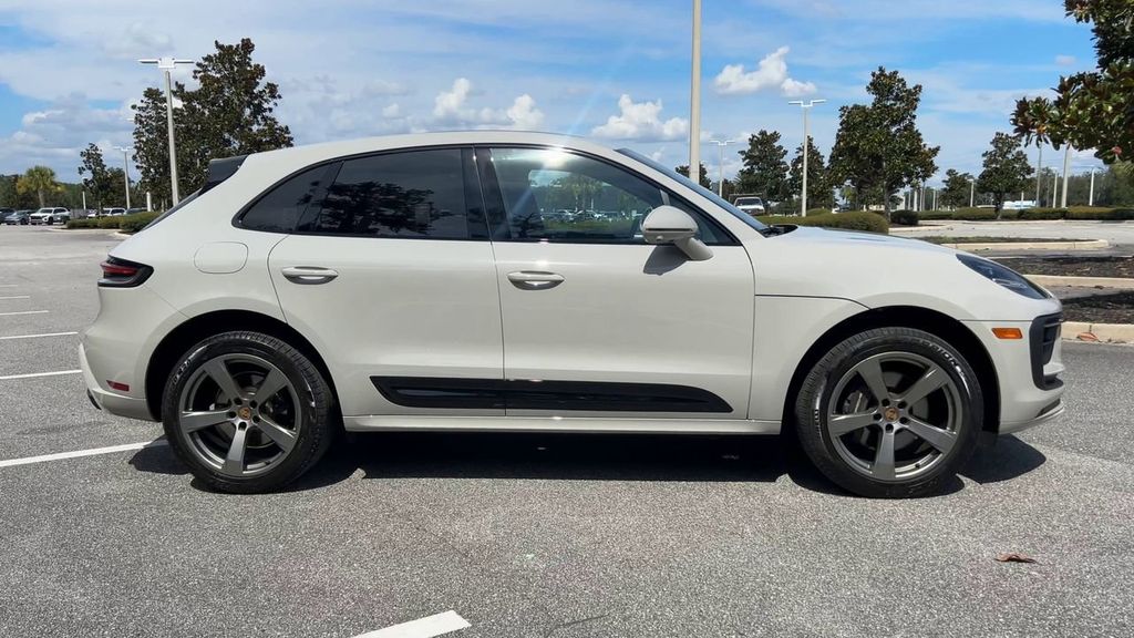 2024 Porsche Macan Base photo 9