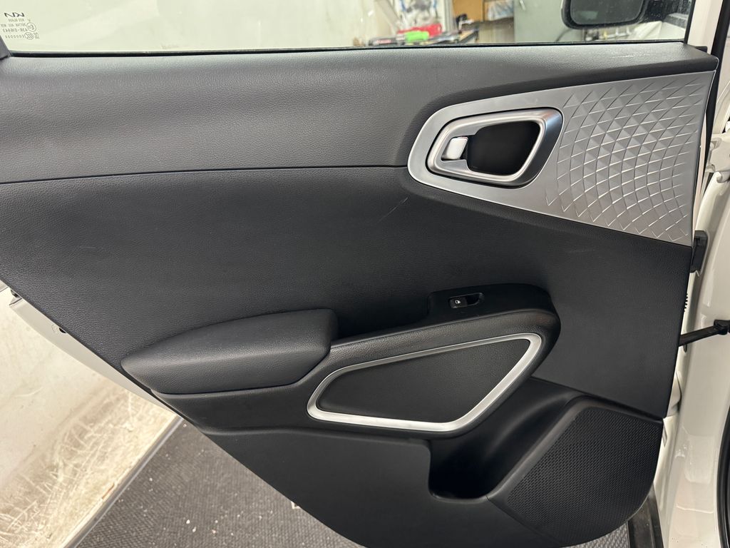 2023 Kia Soul LX photo 14