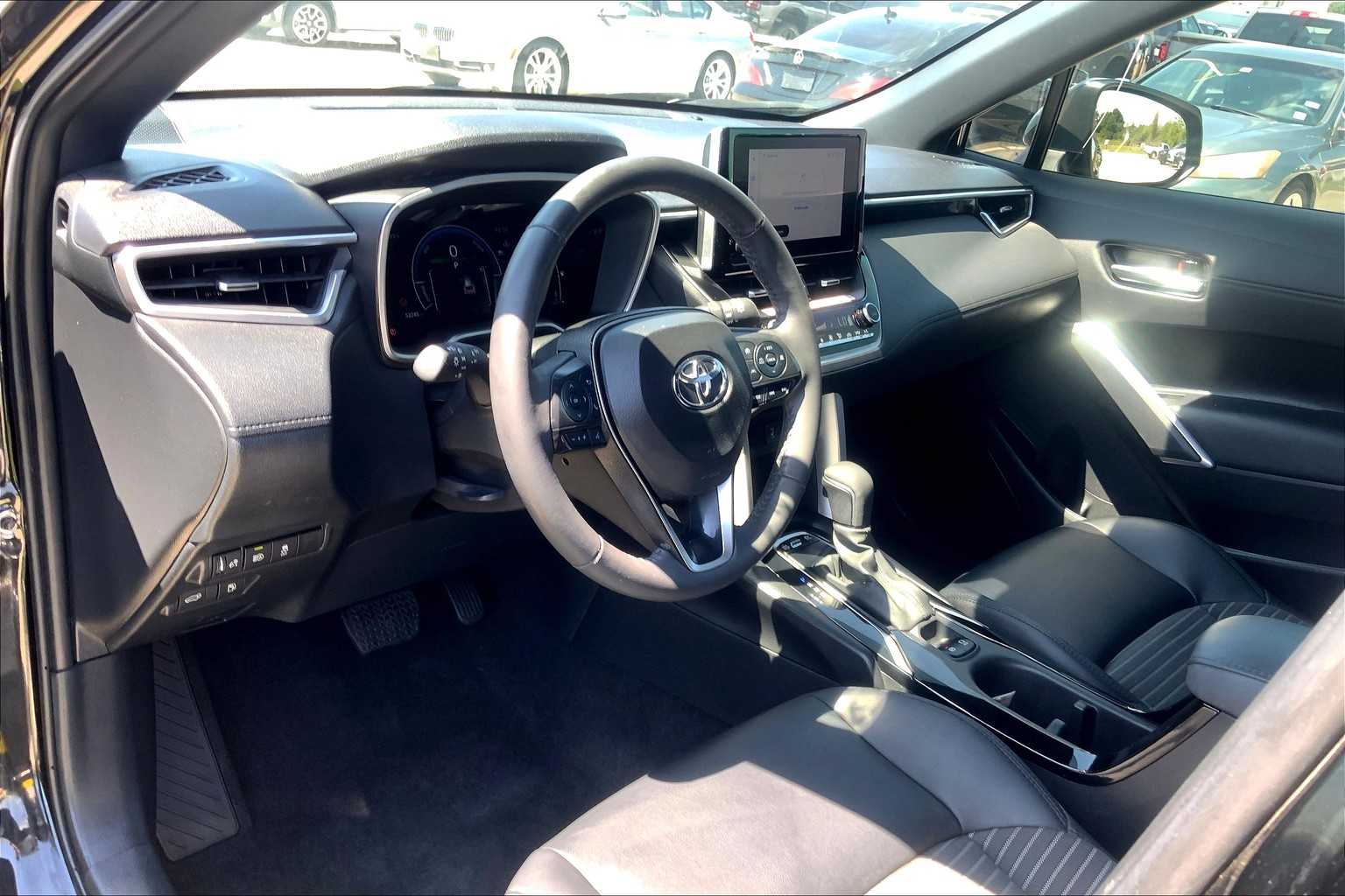 2023 Toyota Corolla Cross Hybrid XSE photo 15