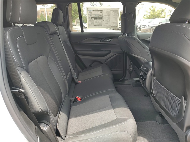 2025 Jeep Grand Cherokee Laredo Altitude photo 29
