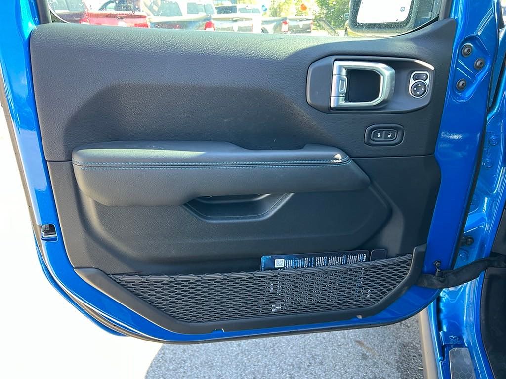 2023 Jeep Wrangler Rubicon 4xe photo 7