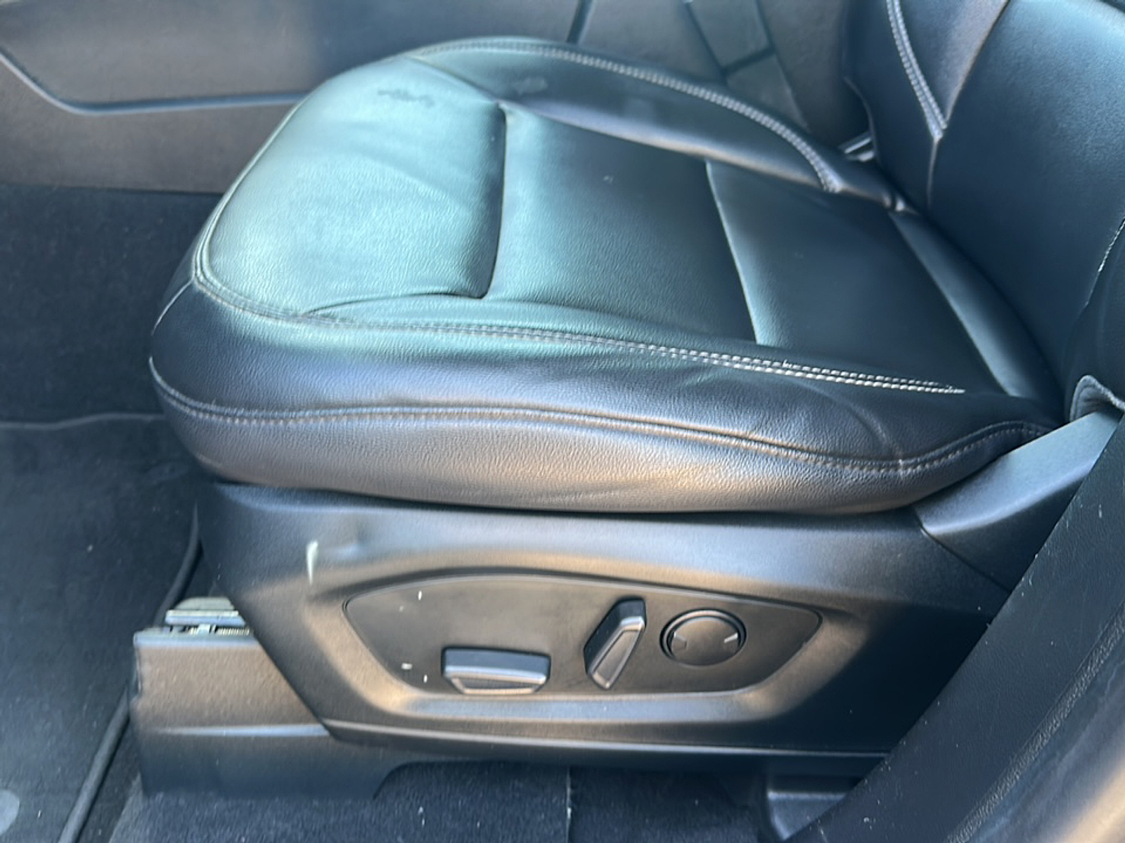 2021 Ford Explorer XLT photo 3