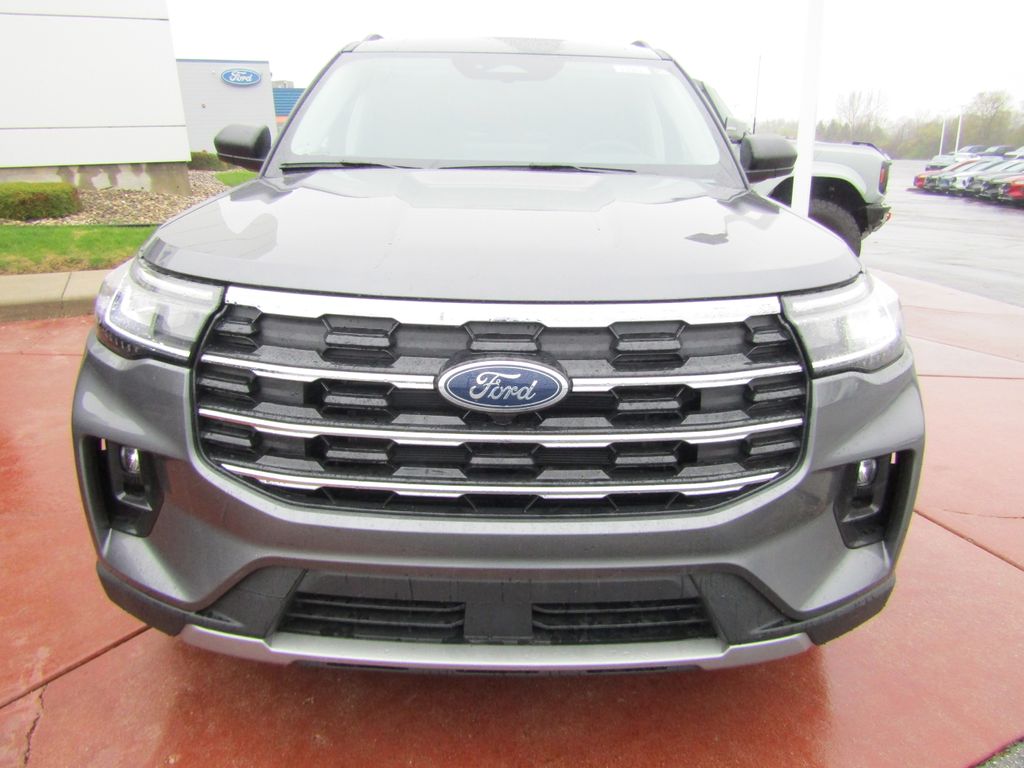 2025 Ford Explorer photo 3