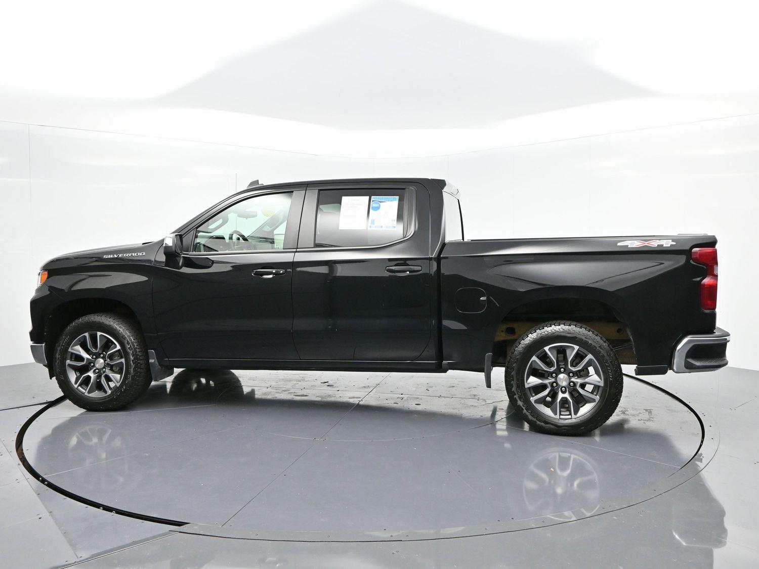 2024 Chevrolet Silverado 1500 LT photo 2