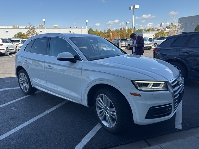2019 Audi Q5 2.0T Premium Plus photo 2