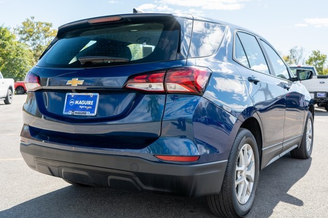 2022 Chevrolet Equinox LS photo 3