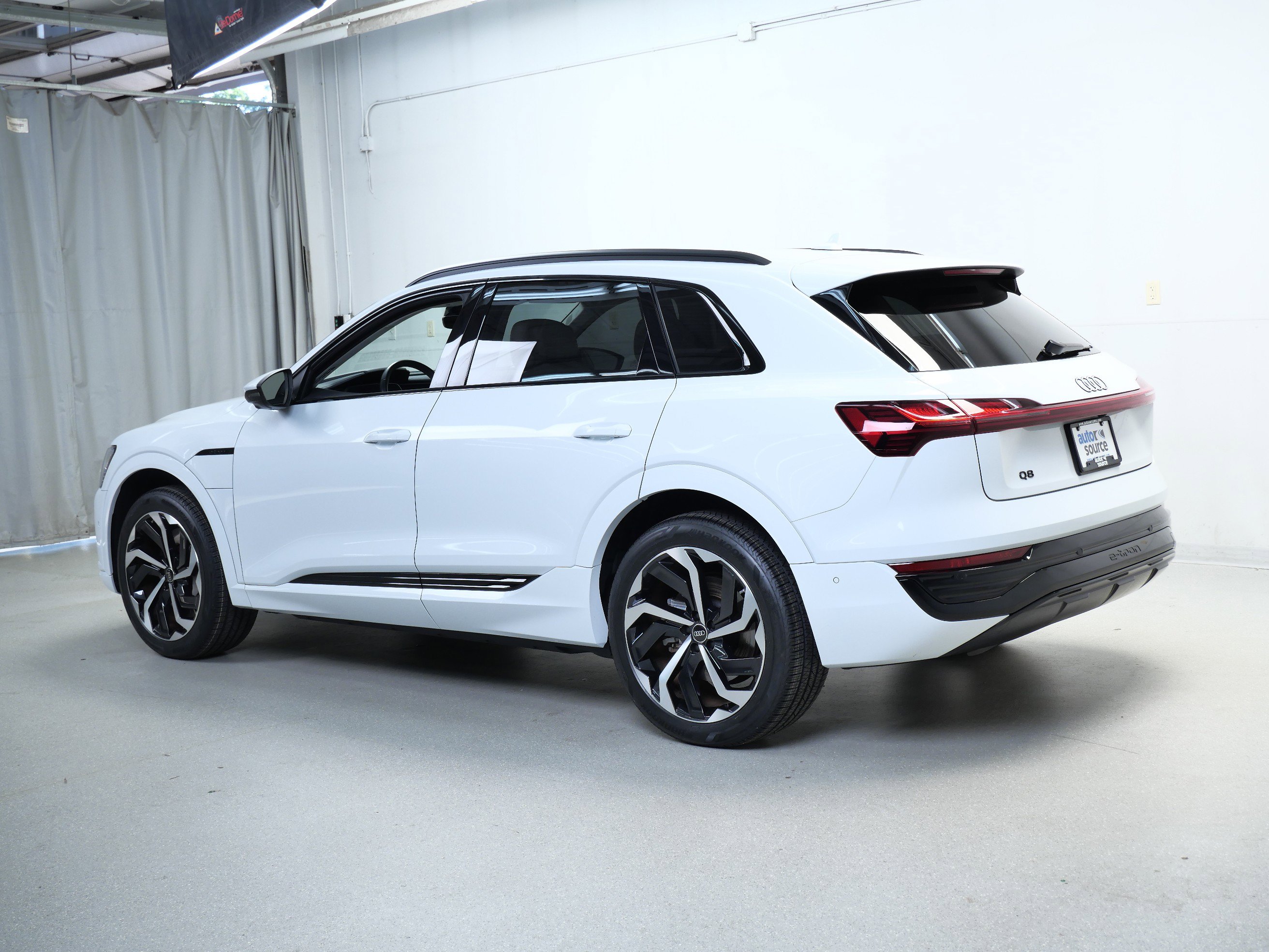 2024 Audi Q8 E-tron Premium Plus photo 9