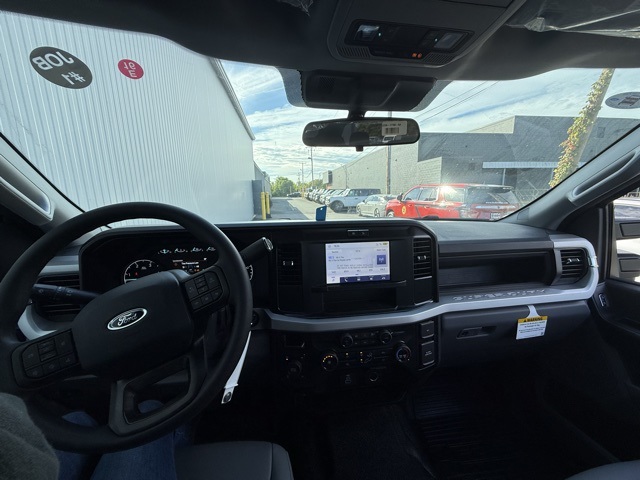 2026 Ford F-350 XL photo 4