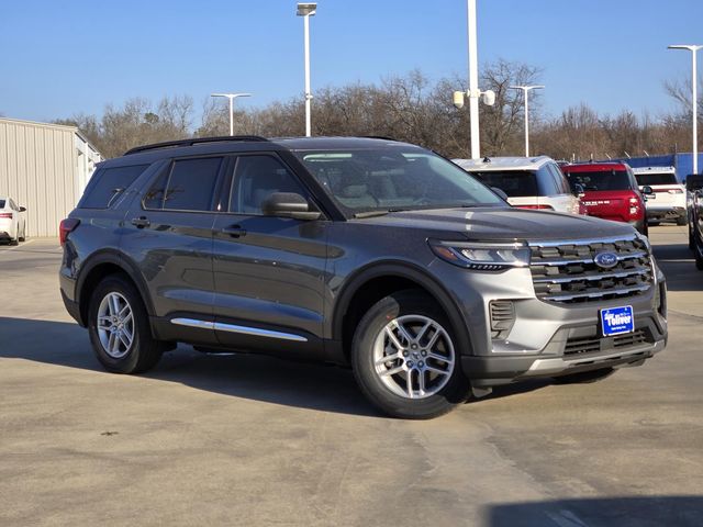 2025 Ford Explorer photo 2