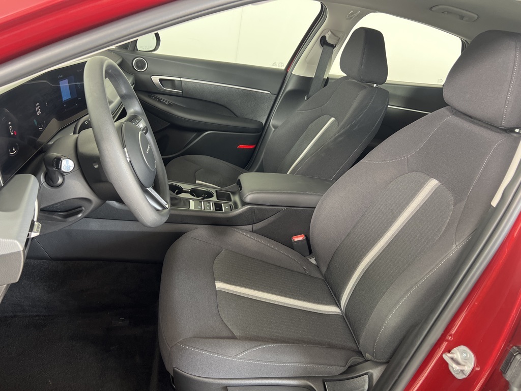 2025 Hyundai Sonata SE photo 2