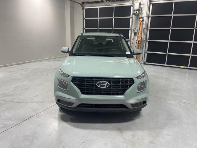 2026 Hyundai Venue SE photo 2