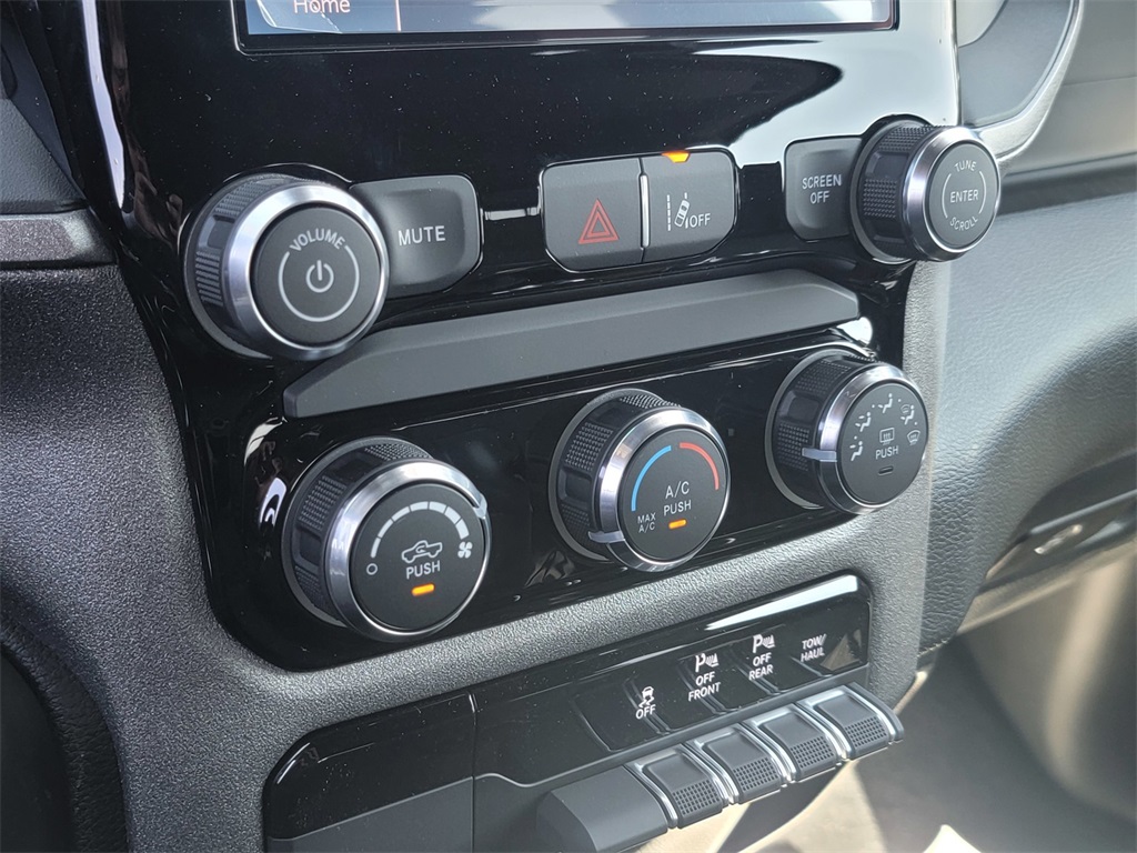 2025 Ram 1500 Tradesman photo 16