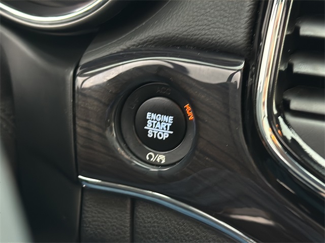 2019 Jeep Grand Cherokee Overland photo 24