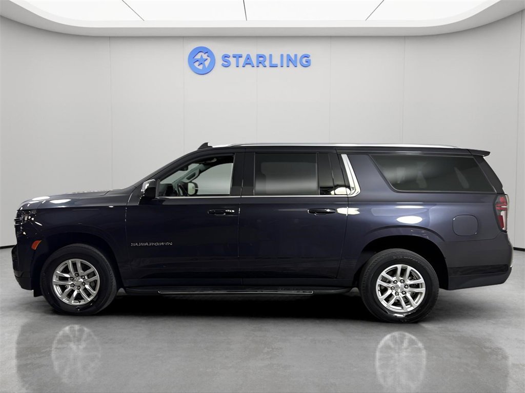 2023 Chevrolet Suburban LT photo 2