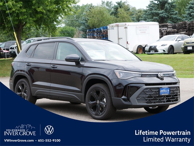 2025 Volkswagen Taos SE Black's photo