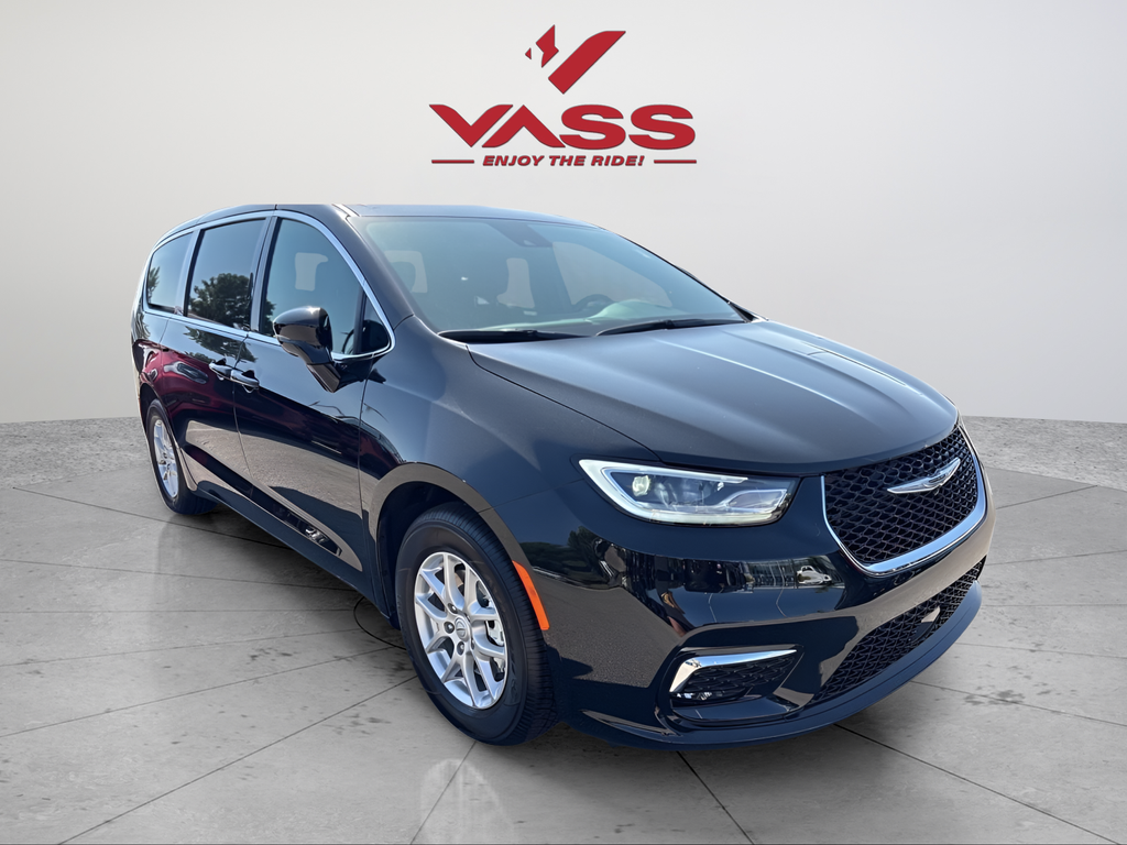 2026 Chrysler Pacifica Select's photo