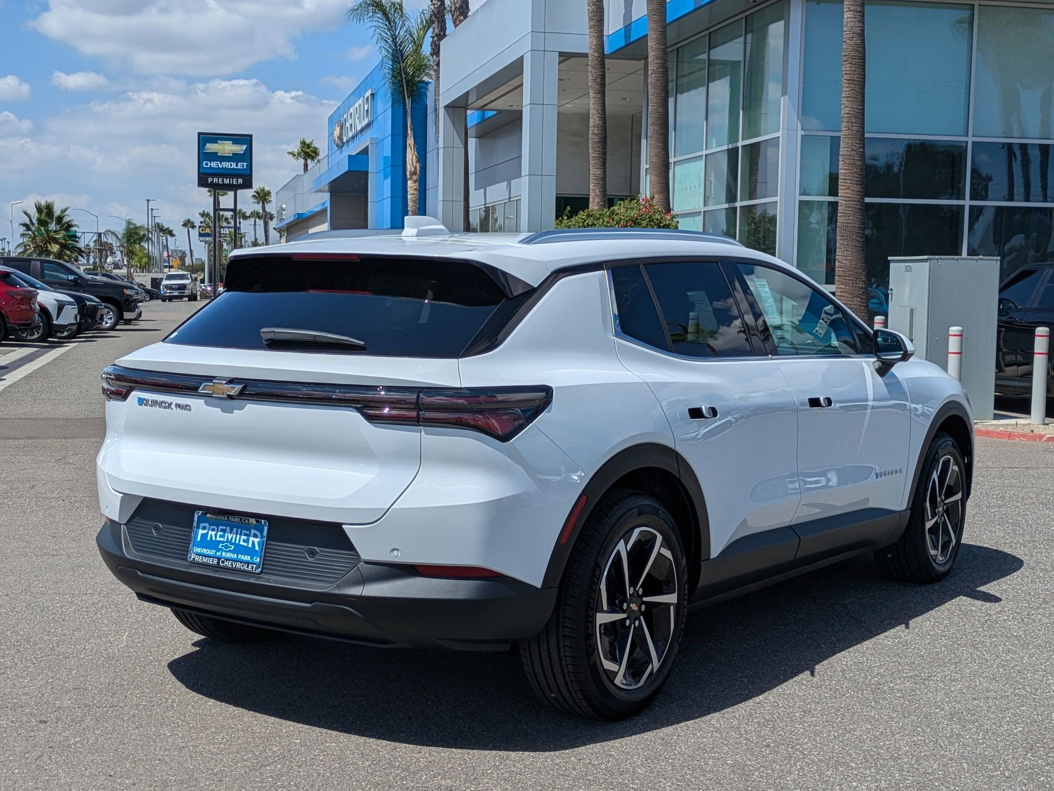 2026 Chevrolet Equinox EV 1LT photo 4