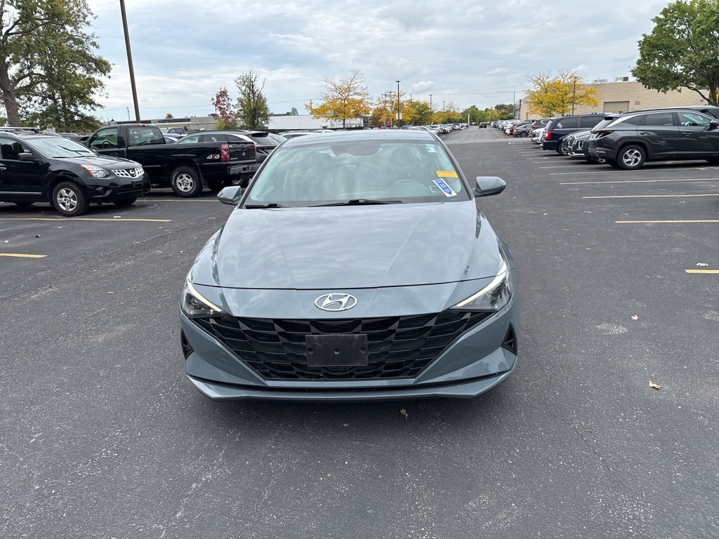 2022 Hyundai Elantra SEL photo 10