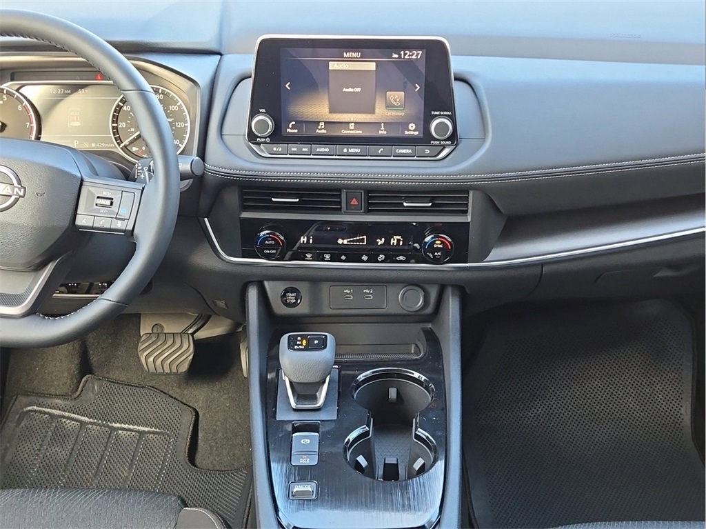 2025 Nissan Rogue SV photo 17