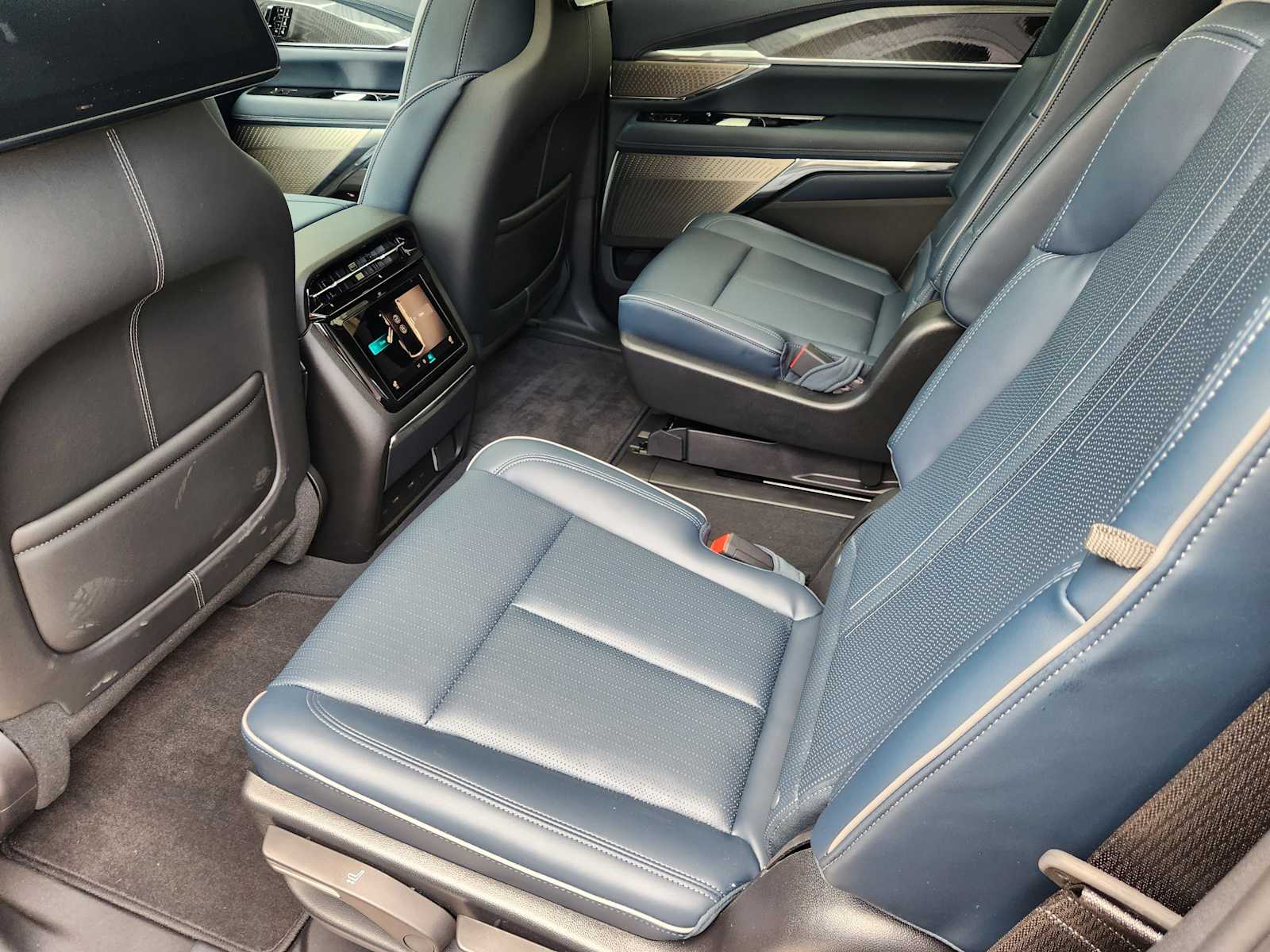 2025 Cadillac Escalade IQ Luxury photo 18