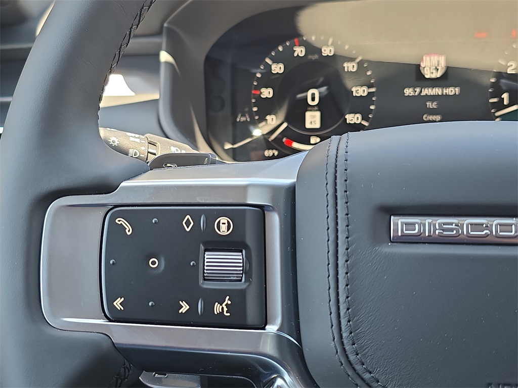 2025 Land Rover Discovery Metropolitan Edition photo 14