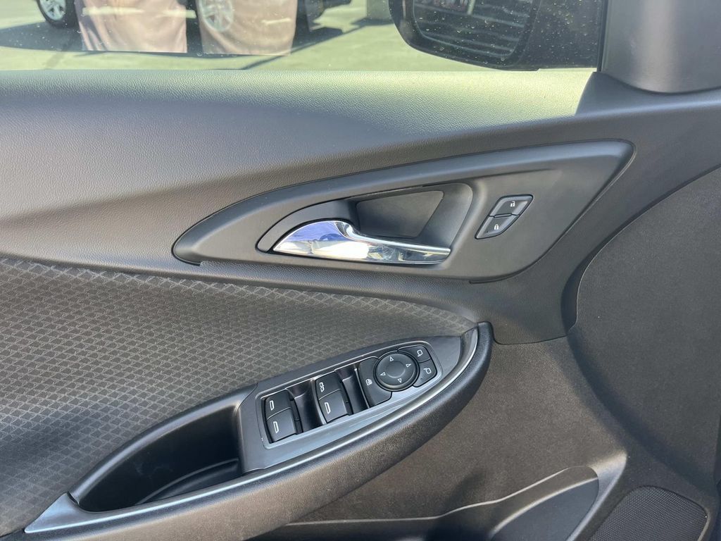 2016 Chevrolet Malibu 1LT photo 14