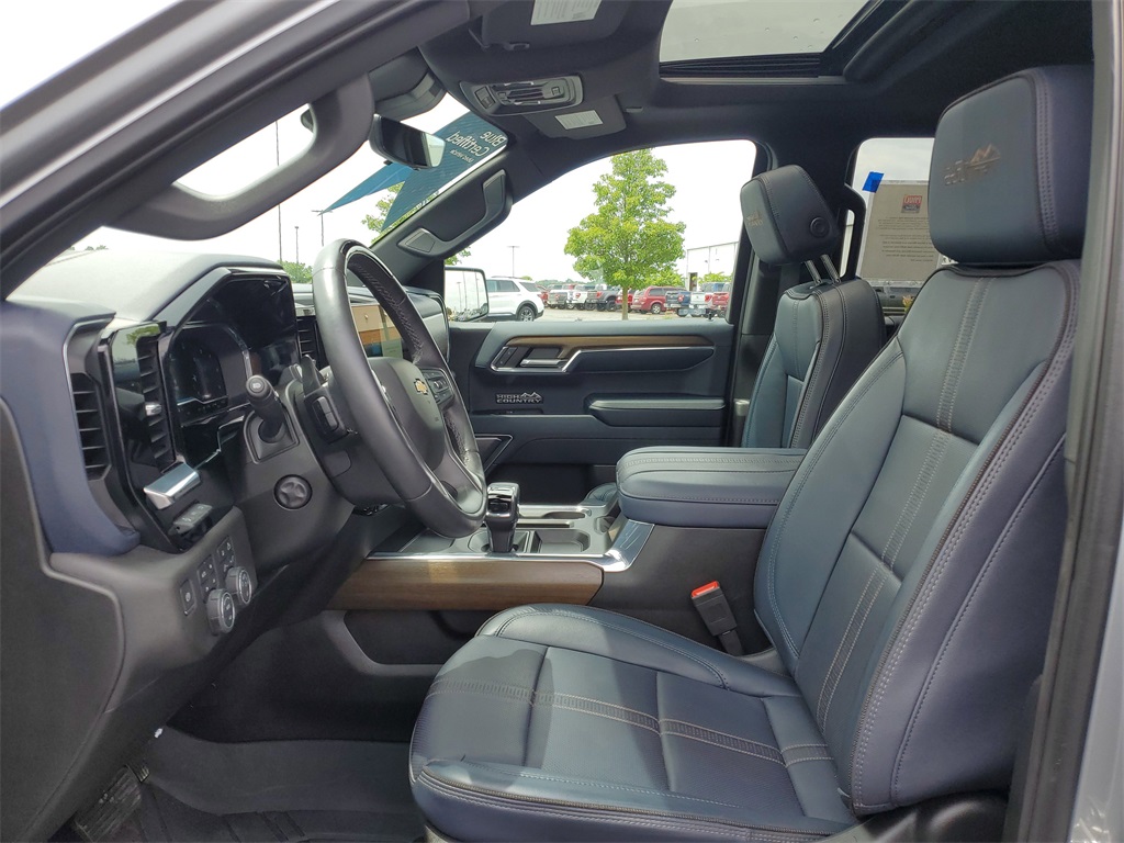 2024 Chevrolet Silverado 1500 High Country photo 4