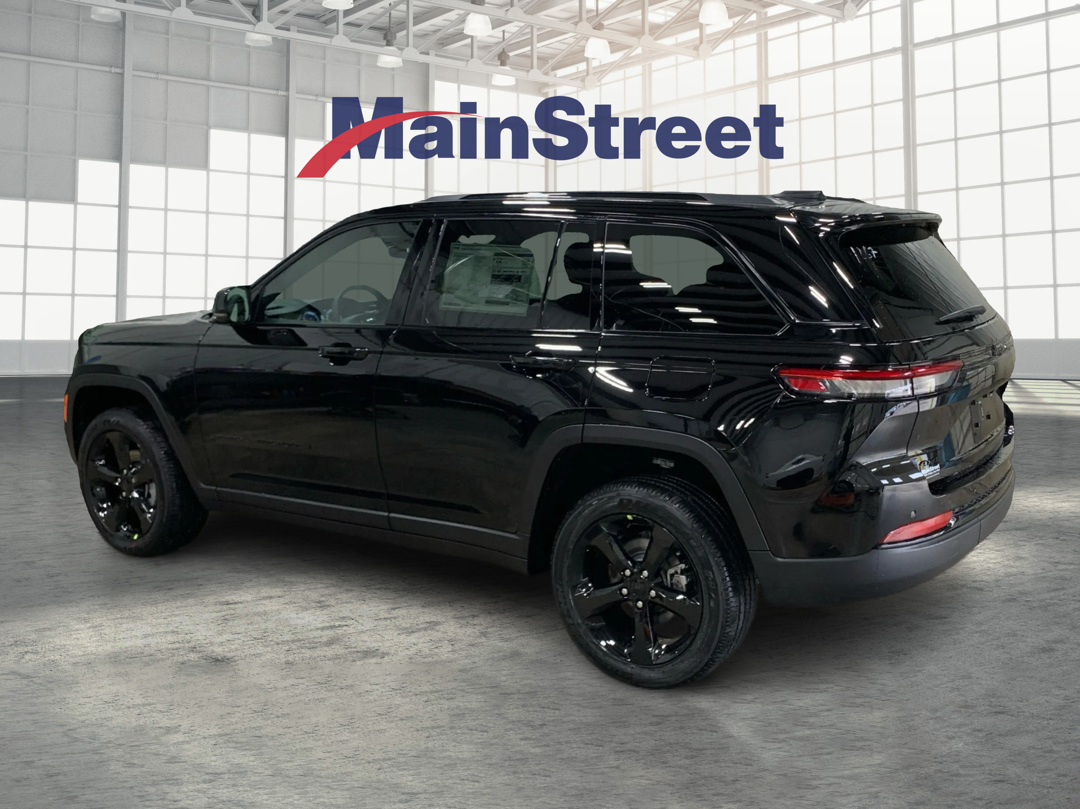 2025 Jeep Grand Cherokee Altitude photo 2