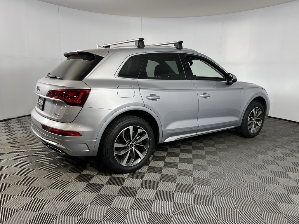 2022 Audi Q5 45 S line Premium photo 2
