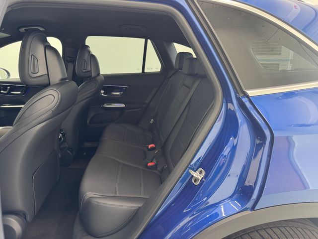 2025 Mercedes Benz GLC 300 photo 20