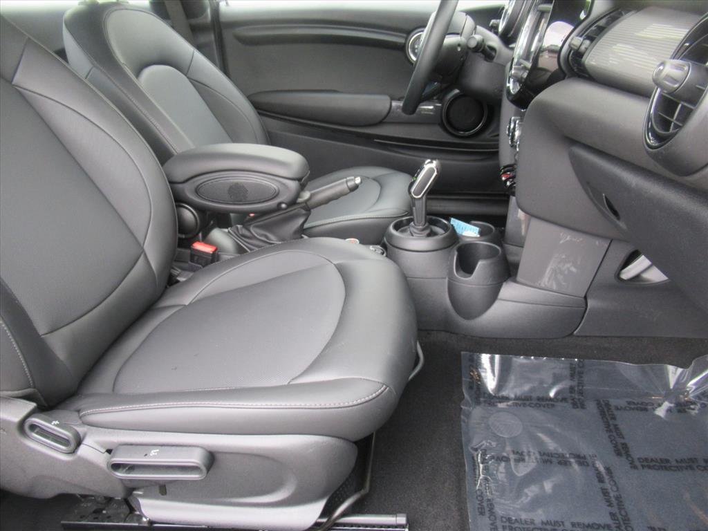 2020 Mini Cooper 2 Door Hardtop Oxford Edition photo 6
