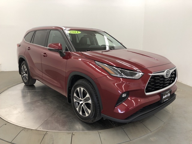 2021 Toyota Highlander XLE photo 9